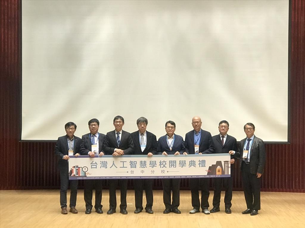 台灣人工智慧學校台中分校第2期開學典禮 黃秘書長：致力協助在地AI產業發展