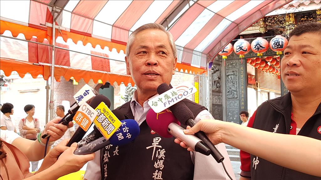 樂成宮董事長郭松益接受媒體採訪