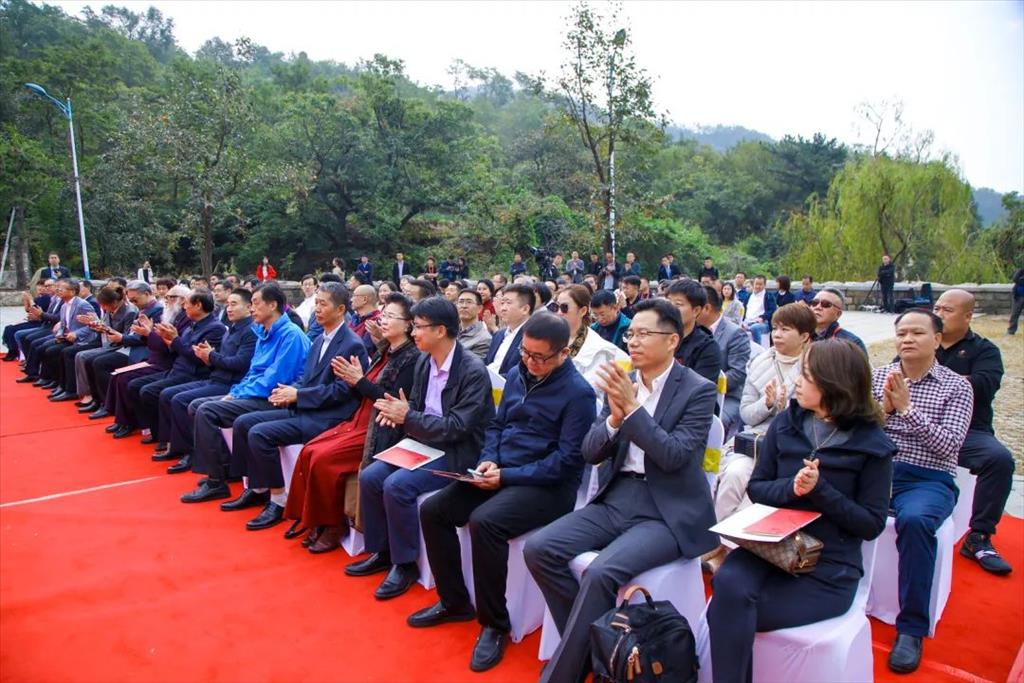 10月12日上午， “生生不息 美美與共”2019首屆泰山大健康“生生論壇”在中國·泰山白陽坊順利舉行。
