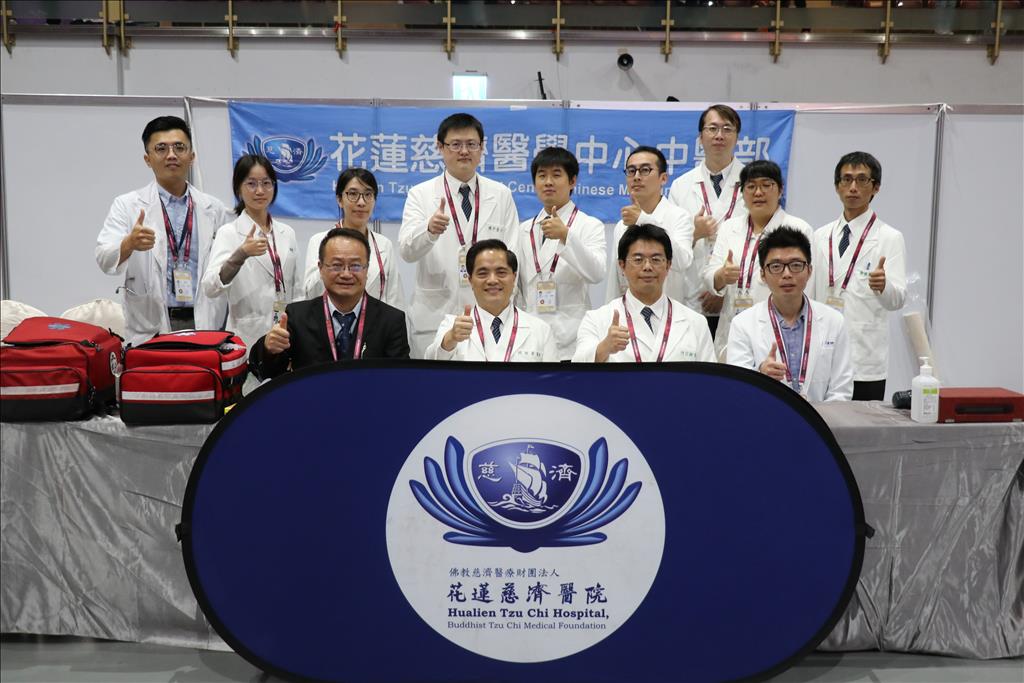 花蓮醫學中心團隊在角力國際賽醫療站合影。