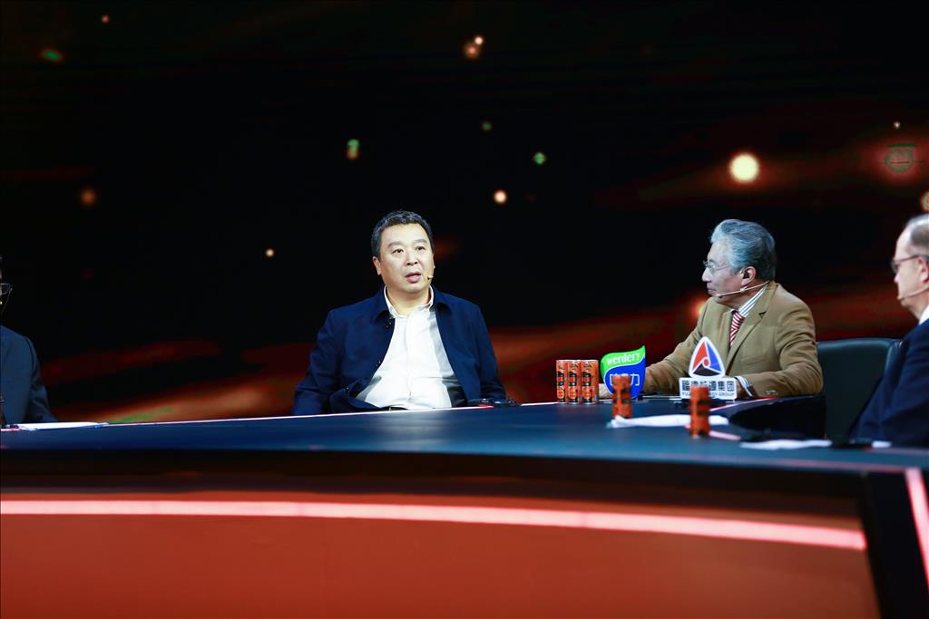 左一：北京大學中文系教授、博士生導師韓毓海