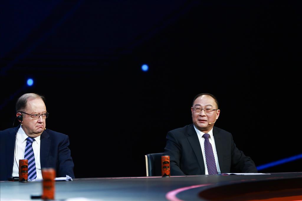 左：前倫敦經濟政策署署長羅思義；右：中國人民大學國際關系學院副院長金燦榮