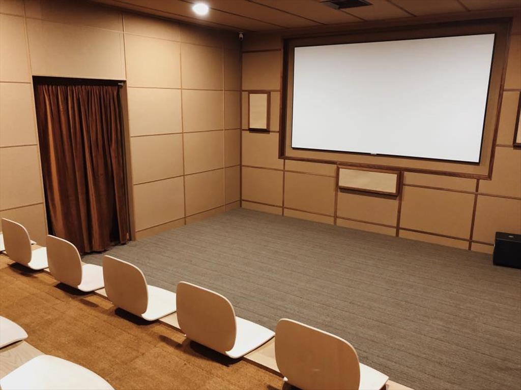 老闆願意將店內空間規劃一間電影放映室，店家會放映台灣電影，支持電影人、獨立製片