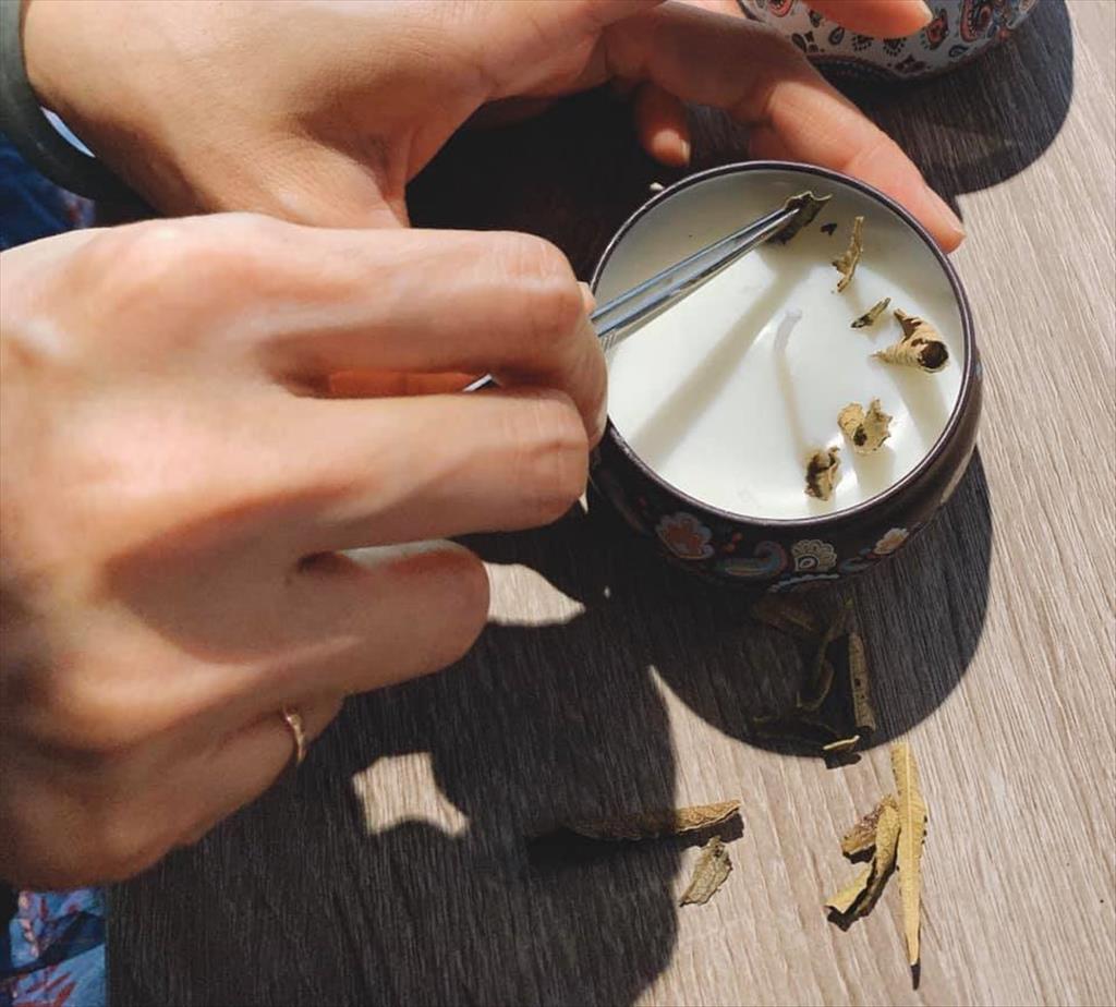 6月29日下午在「彩色曼陀羅咖啡」舉辦神聖草藥蠟燭DIY活動