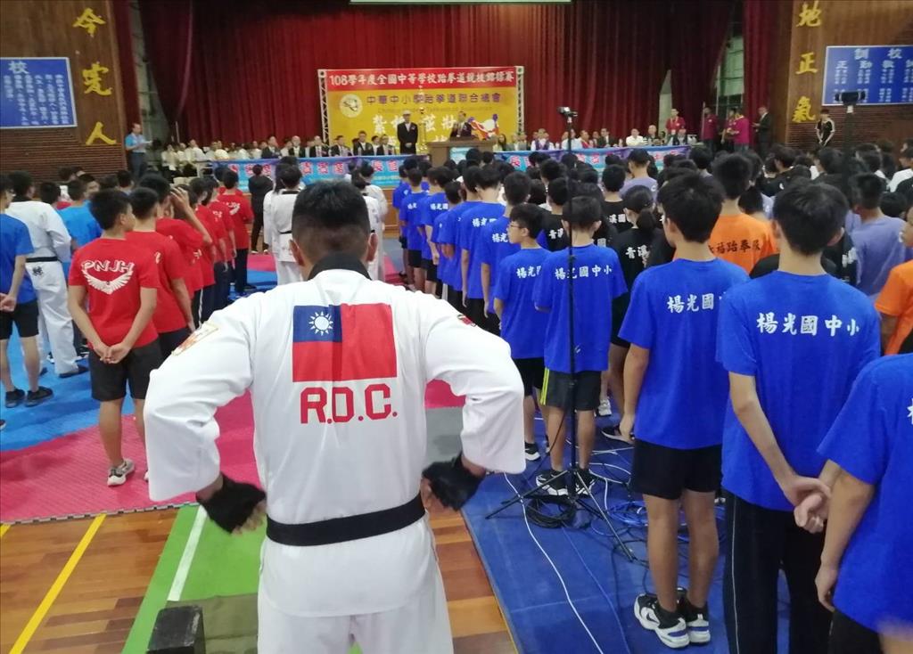 中華中小學跆拳道聯合總會不僅是各校菁英，也同時是過去半世紀我國軍警憲特等跆拳道師範雲集的組織。