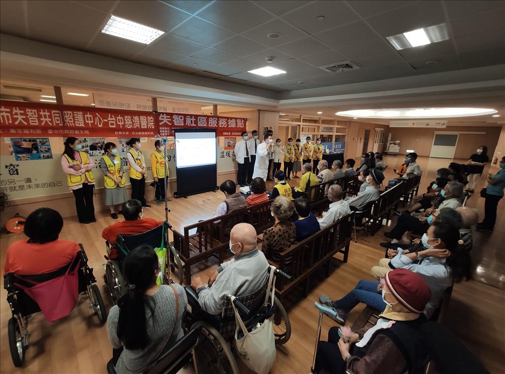 社區健康中心主任陳慶元感謝醫院各團隊大力支援。