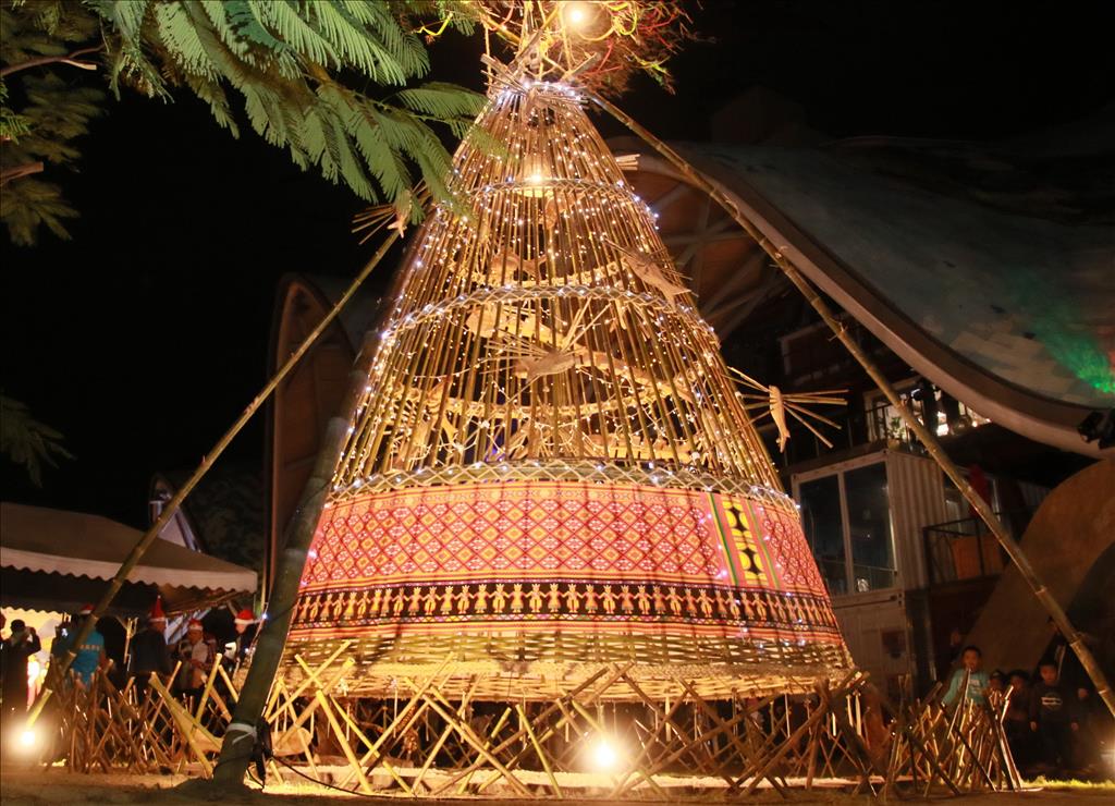 啟動原民風聖誕嘉年華 全臺最具原民特色聖誕樹「千秋之喜」5日點燈