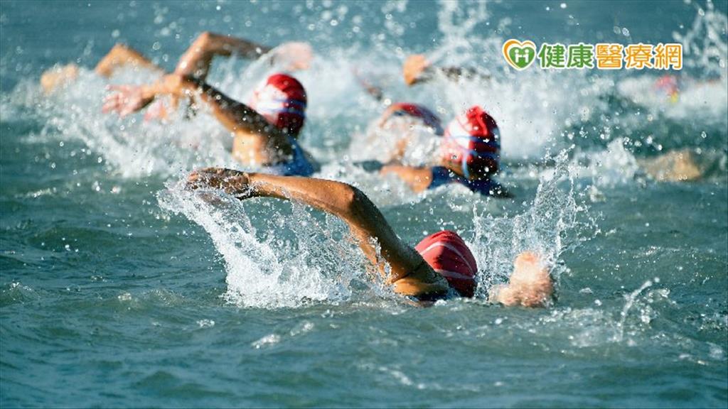 鐵人三項運動游泳最致命　研究：中老年男性的猝死風險高